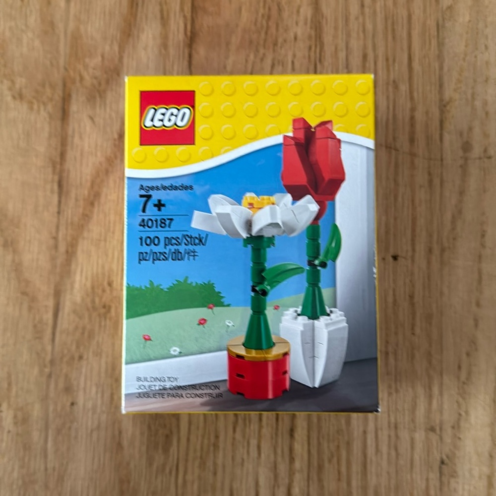 BNIB Lego mini flower set 40187